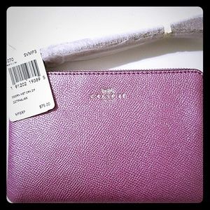 ❤️SOLD❤️Coach authentic metallic pink "lilac"